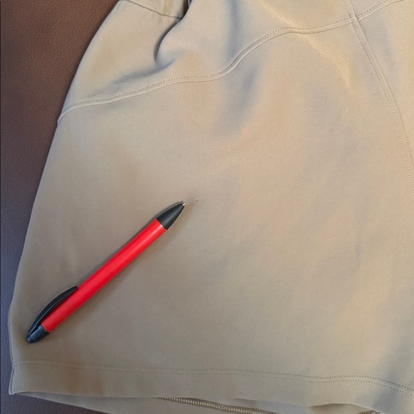 lululemon on the fly shorts - Picture 7 of 8